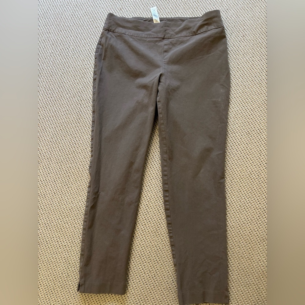 Chico's Fabulously Slimming Grayish Brown Pants 1.5 10-12 Short.